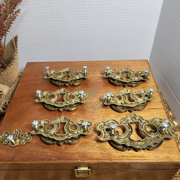 Vintage ILCO Unican Batwing Cutout Drop Bail Brass Drawer Pulls and Key Plate - Picture 6 of 16